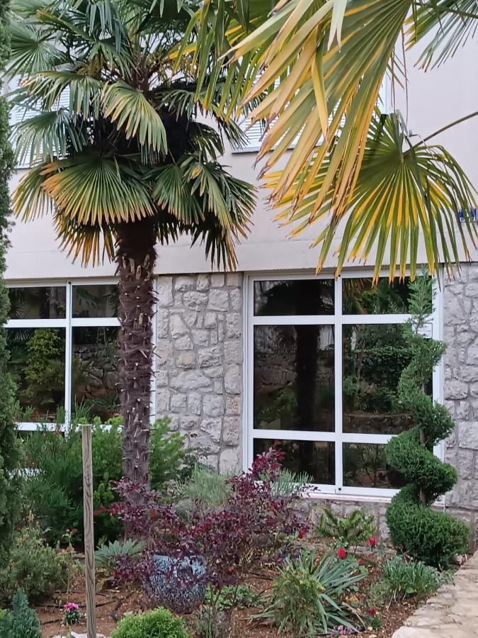 Apartment Sun Garden Малинска Екстериор снимка