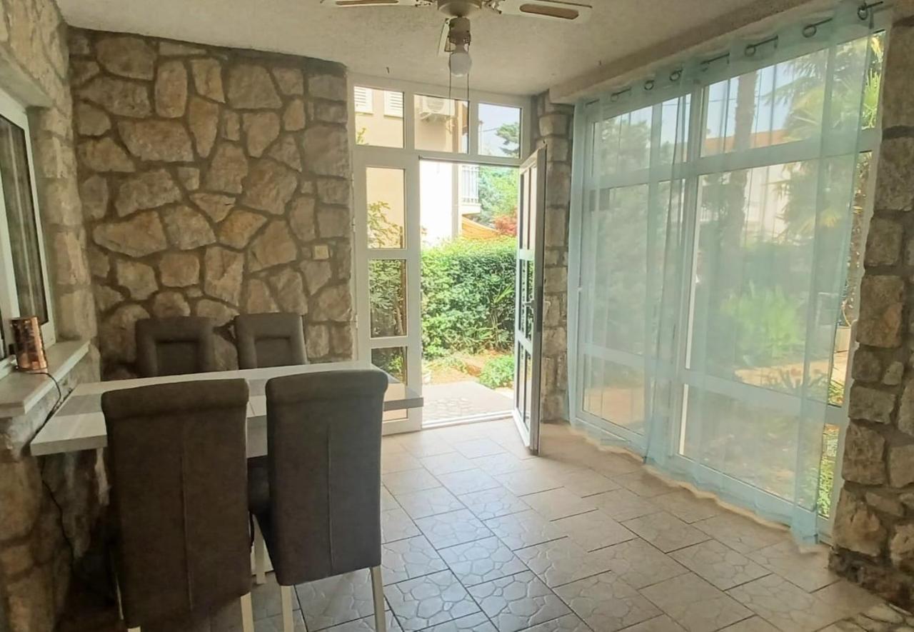 Apartment Sun Garden Малинска Екстериор снимка